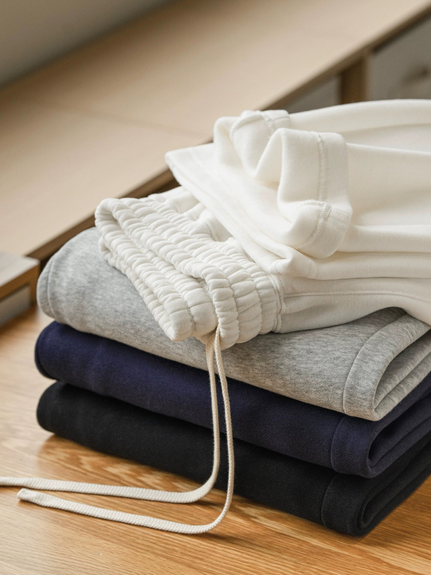 26 Loose straight-leg pants